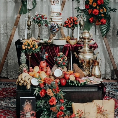 تزیین سفره شب یلدا لاکچری عروس؛ روایت شکوه، اصالت و سلیقه ایرانی تزیین سفره شب یلدا لاکچری عروس