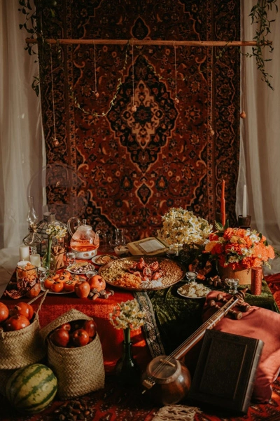 تزیین سفره شب یلدا لاکچری عروس؛ روایت شکوه، اصالت و سلیقه ایرانی تزیین سفره شب یلدا لاکچری عروس
