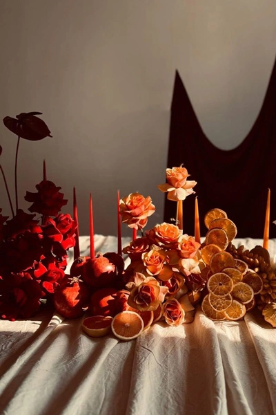 تزیین سفره شب یلدا لاکچری عروس؛ روایت شکوه، اصالت و سلیقه ایرانی تزیین سفره شب یلدا لاکچری عروس