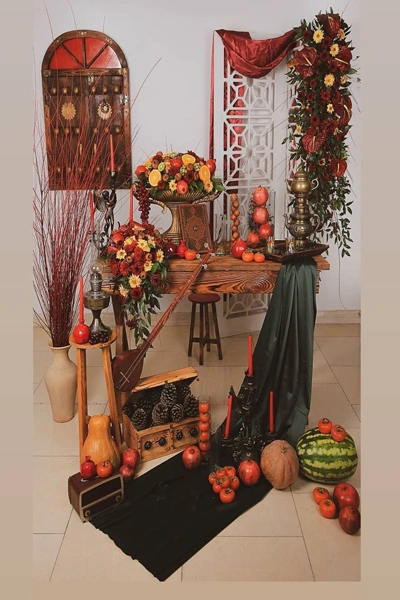 تزیین سفره شب یلدا لاکچری عروس؛ روایت شکوه، اصالت و سلیقه ایرانی تزیین سفره شب یلدا لاکچری عروس